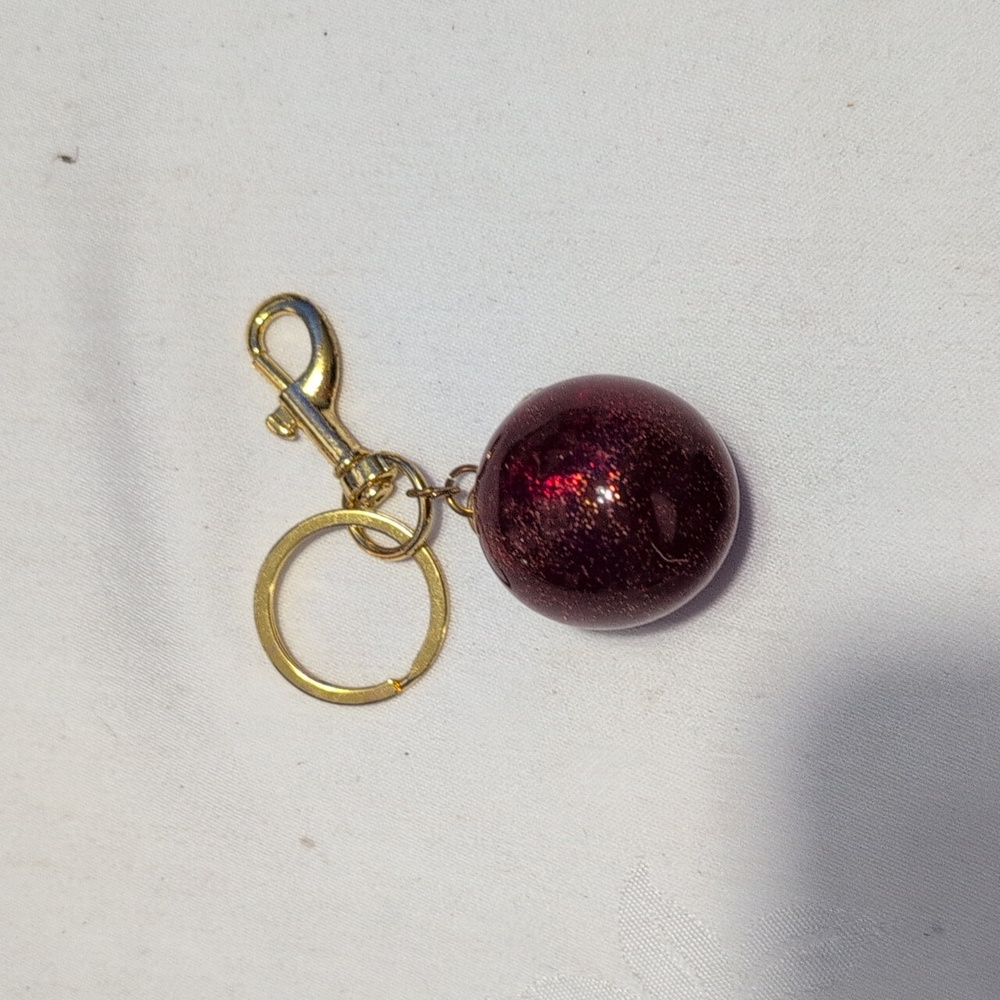 Red Sparkly Apple Bag Charm/Key Ring With Gold Toned Hardware - Picture 4 of 5